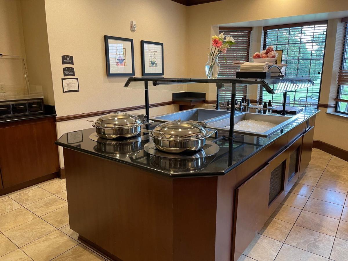 Staybridge Suites Milwaukee West-Oconomowoc By Ihg Zewnętrze zdjęcie