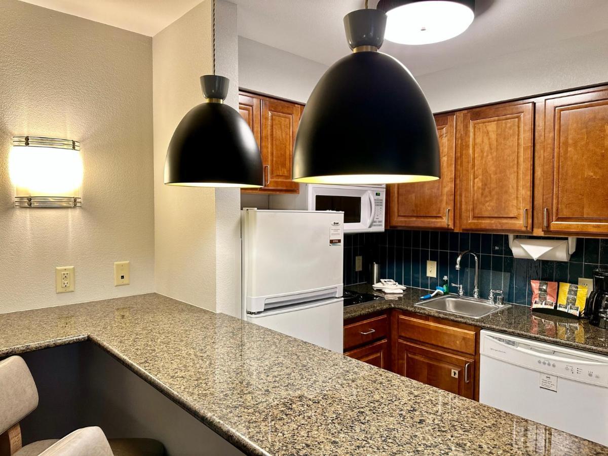 Staybridge Suites Milwaukee West-Oconomowoc By Ihg Zewnętrze zdjęcie