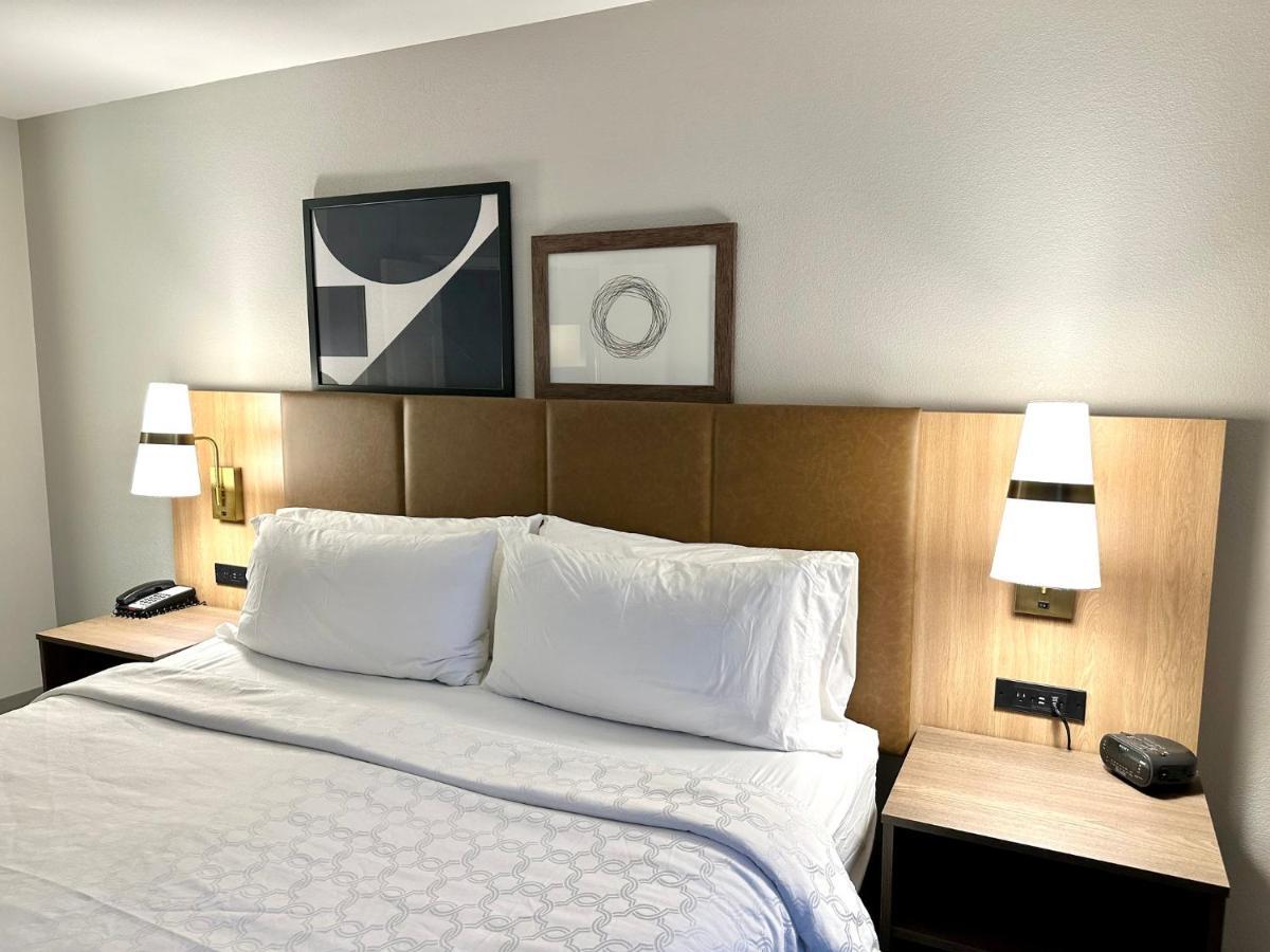 Staybridge Suites Milwaukee West-Oconomowoc By Ihg Zewnętrze zdjęcie