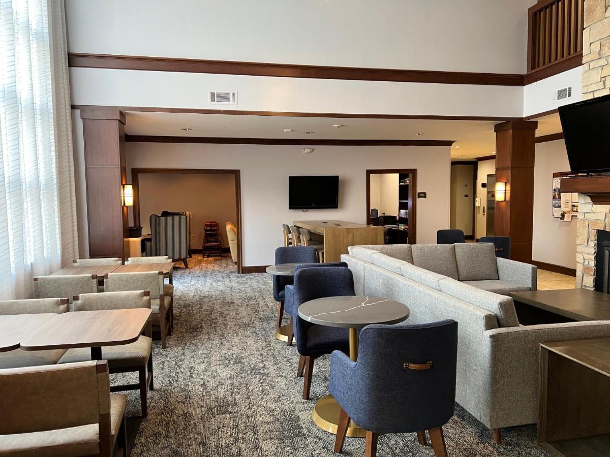 Staybridge Suites Milwaukee West-Oconomowoc By Ihg Zewnętrze zdjęcie