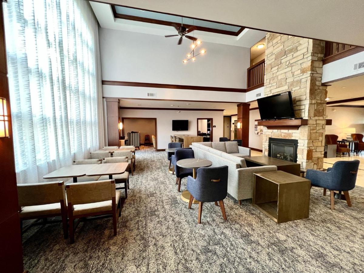 Staybridge Suites Milwaukee West-Oconomowoc By Ihg Zewnętrze zdjęcie