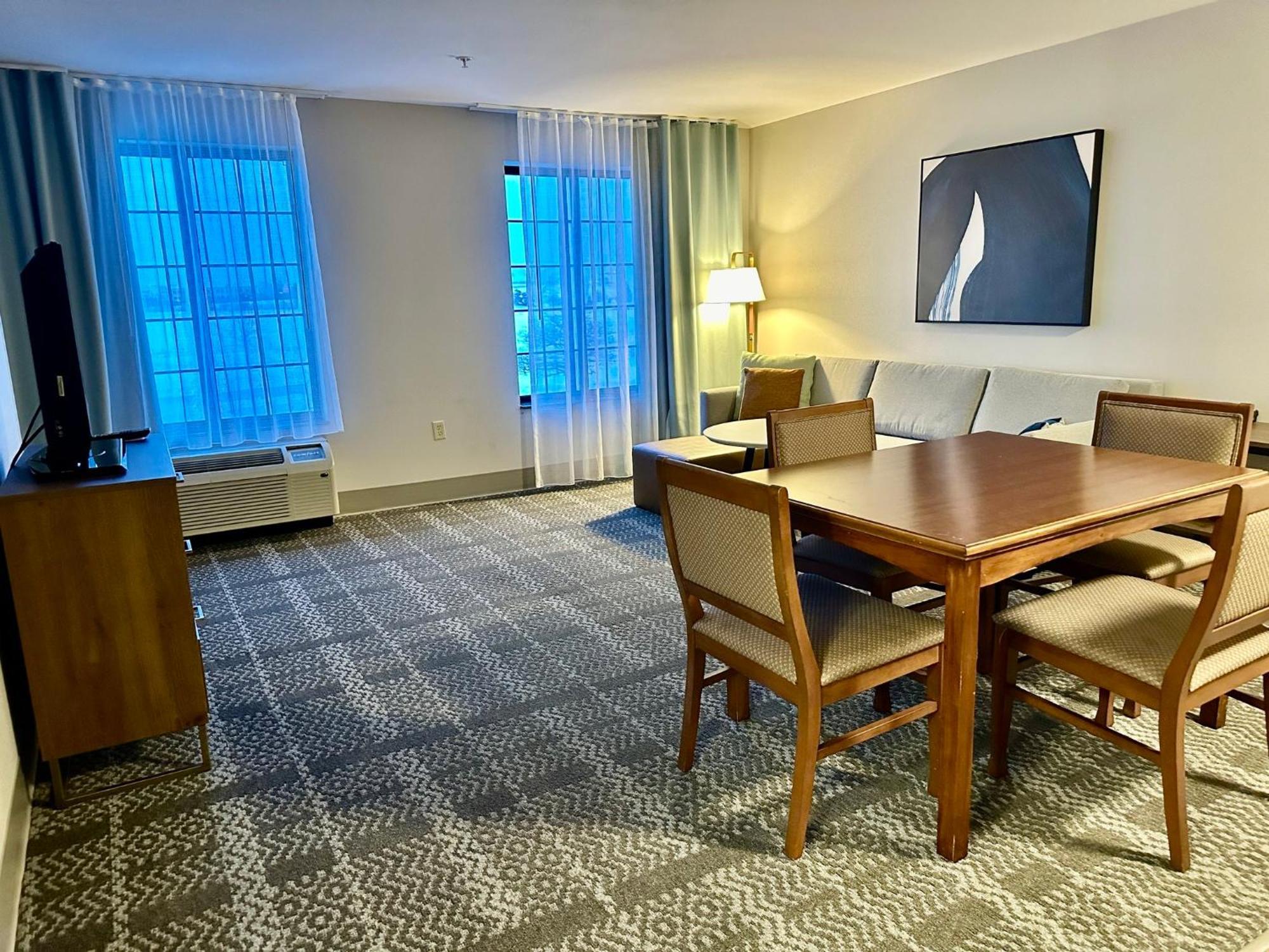 Staybridge Suites Milwaukee West-Oconomowoc By Ihg Zewnętrze zdjęcie
