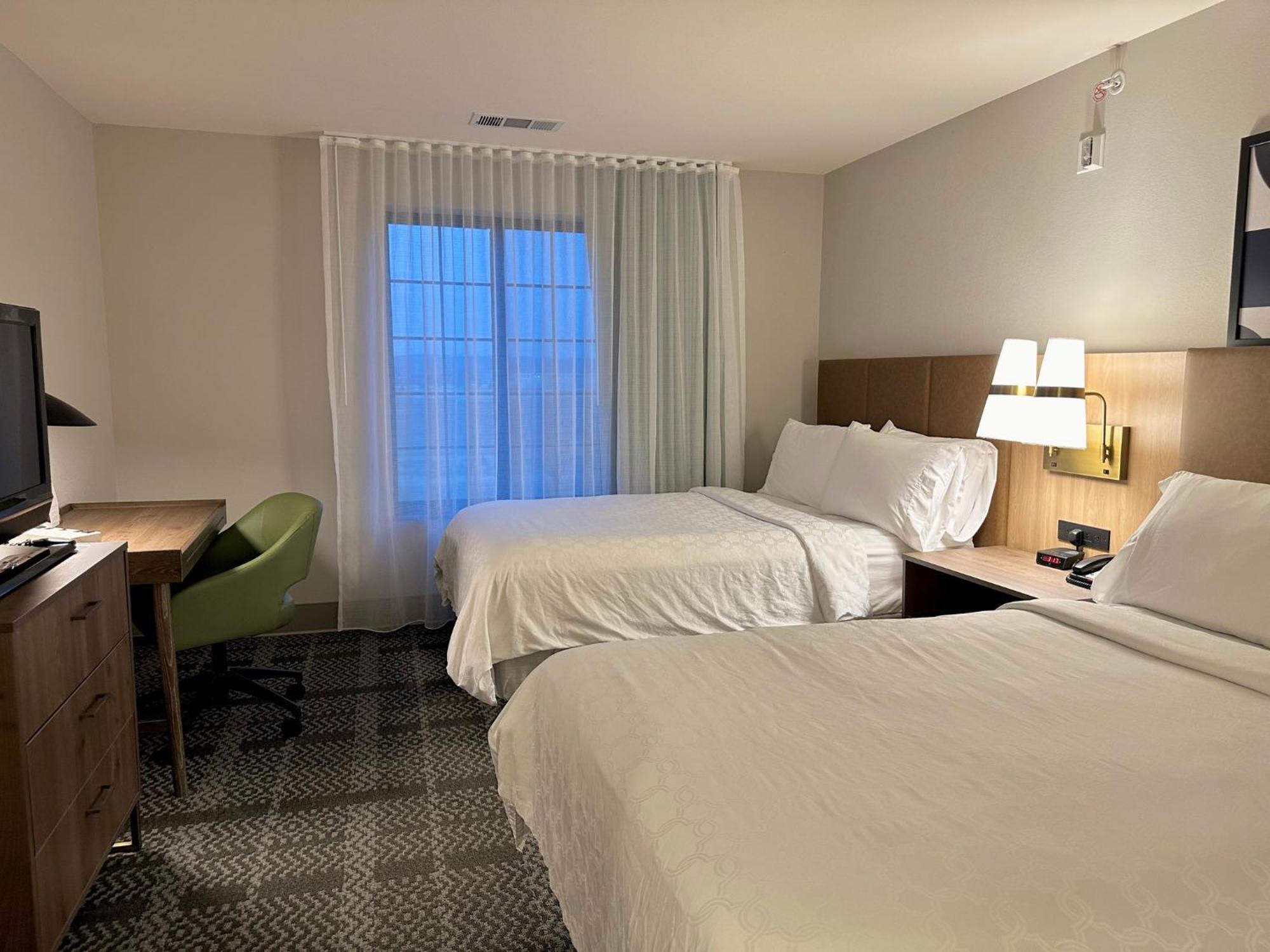 Staybridge Suites Milwaukee West-Oconomowoc By Ihg Zewnętrze zdjęcie