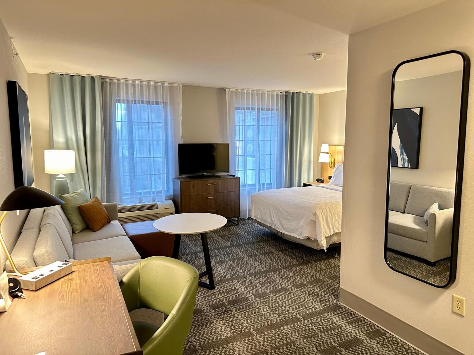 Staybridge Suites Milwaukee West-Oconomowoc By Ihg Zewnętrze zdjęcie