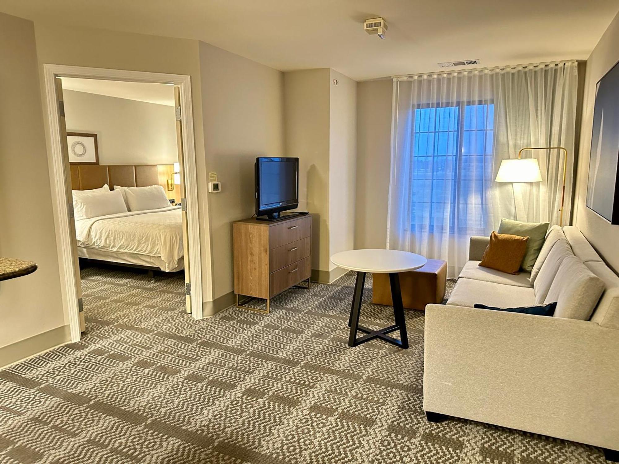Staybridge Suites Milwaukee West-Oconomowoc By Ihg Zewnętrze zdjęcie