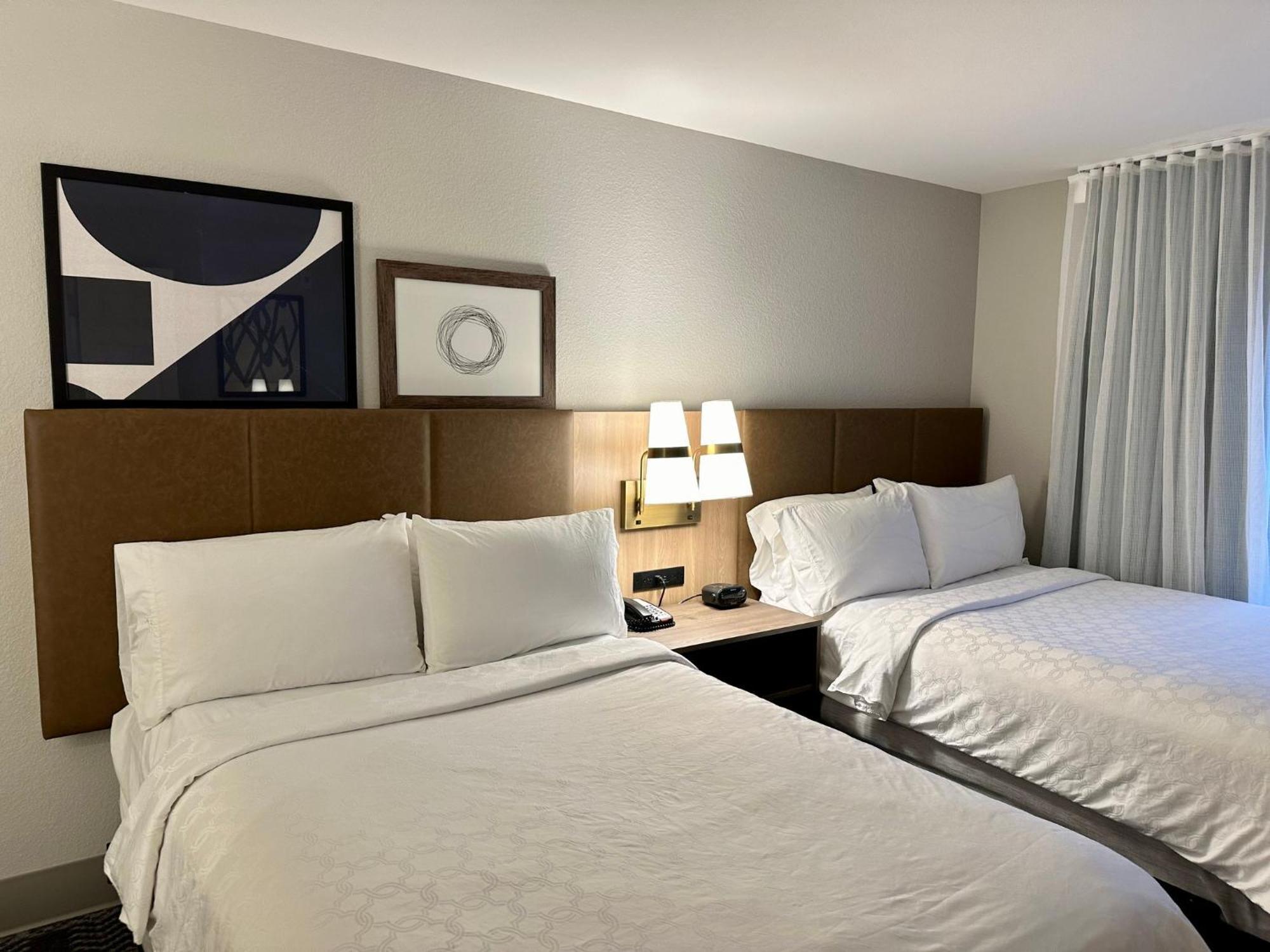 Staybridge Suites Milwaukee West-Oconomowoc By Ihg Zewnętrze zdjęcie