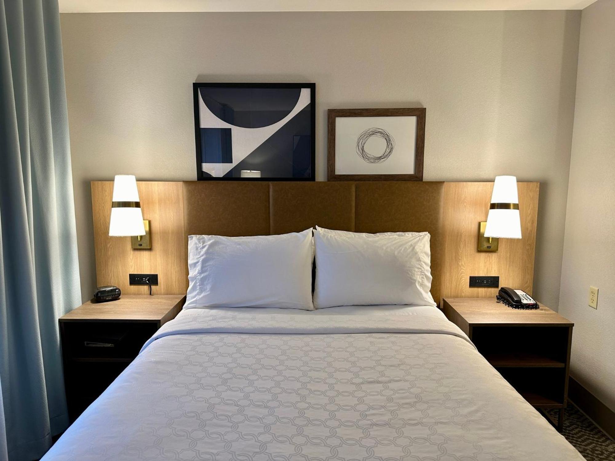 Staybridge Suites Milwaukee West-Oconomowoc By Ihg Zewnętrze zdjęcie