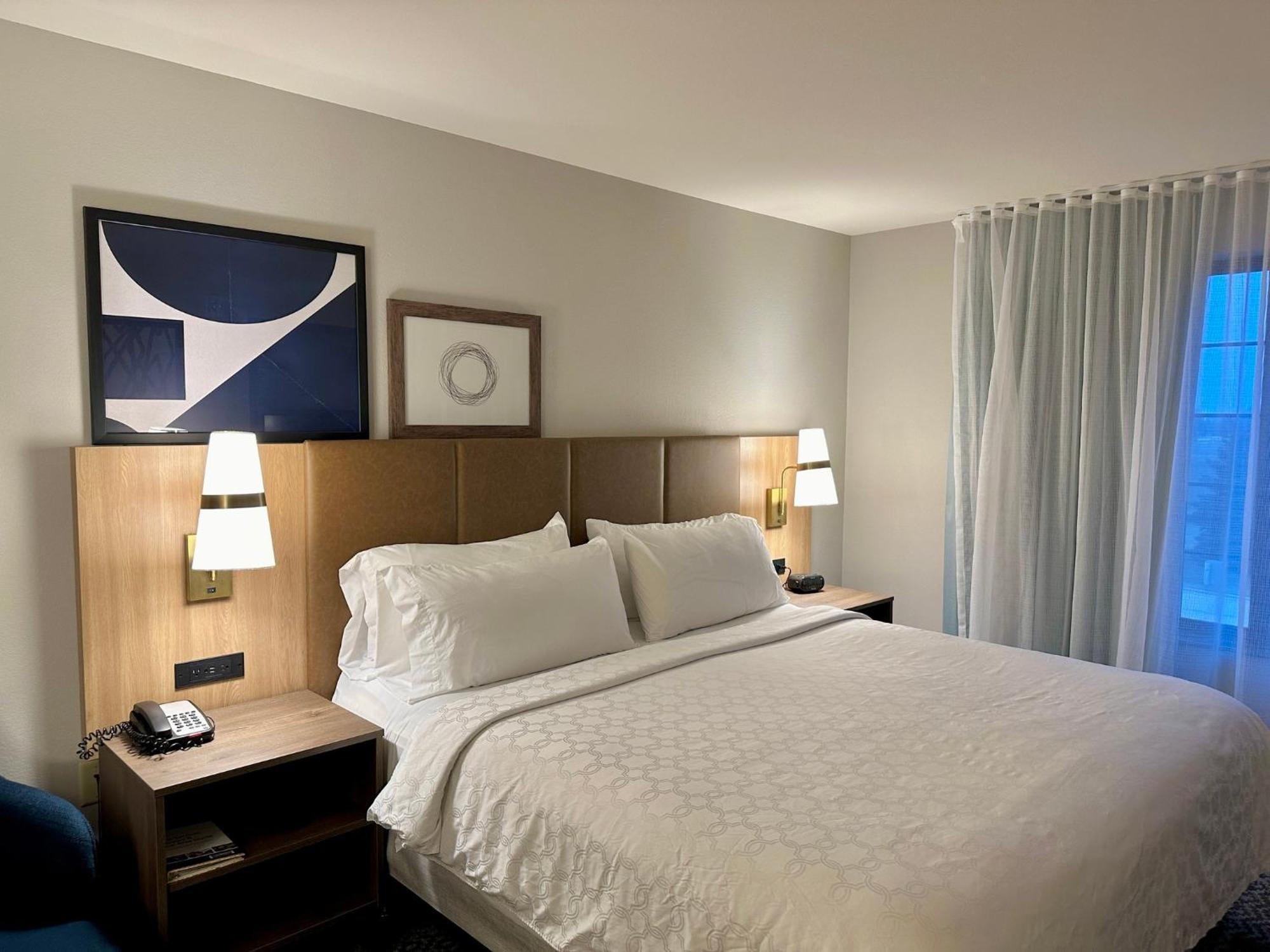 Staybridge Suites Milwaukee West-Oconomowoc By Ihg Zewnętrze zdjęcie
