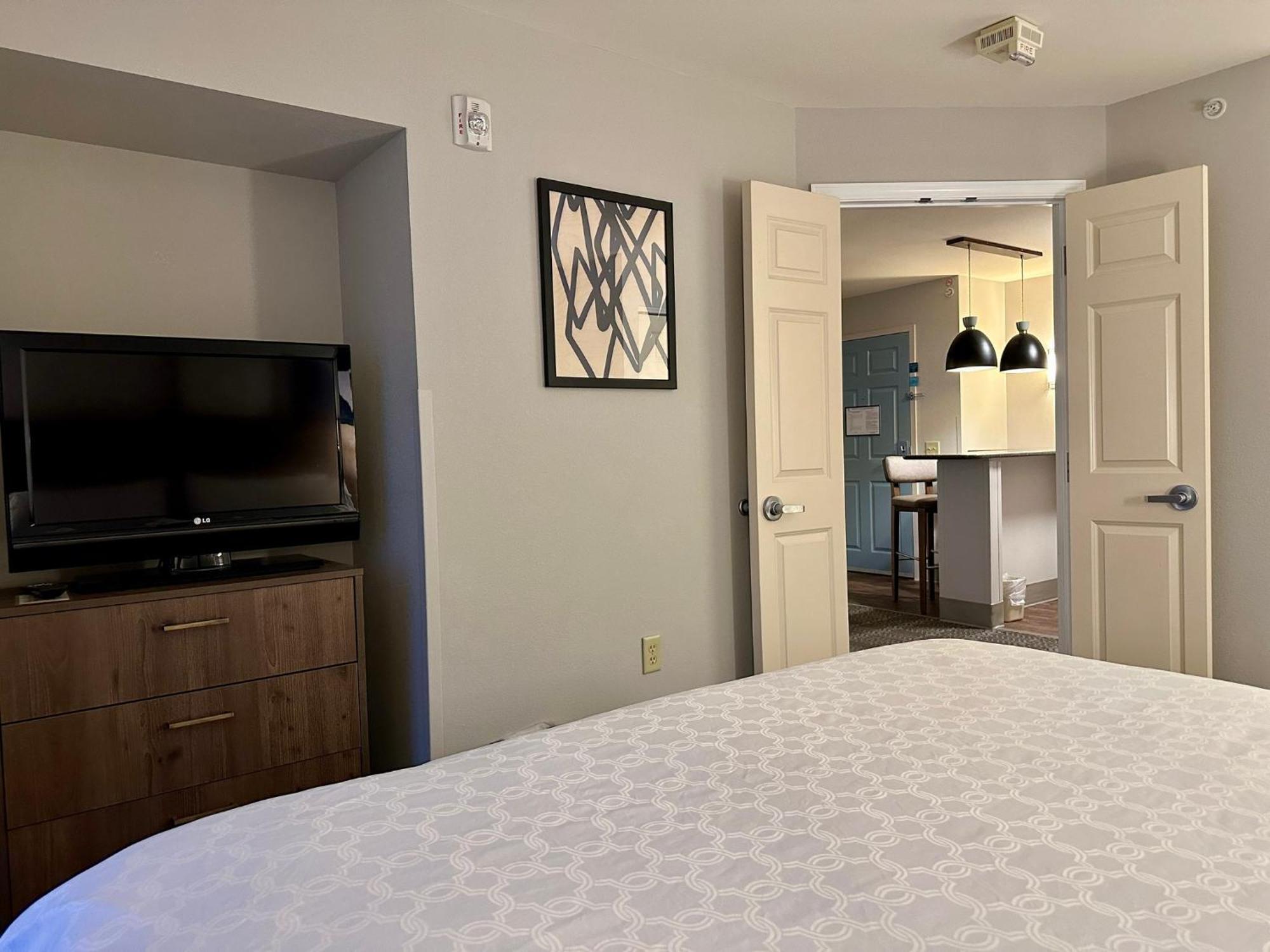 Staybridge Suites Milwaukee West-Oconomowoc By Ihg Zewnętrze zdjęcie