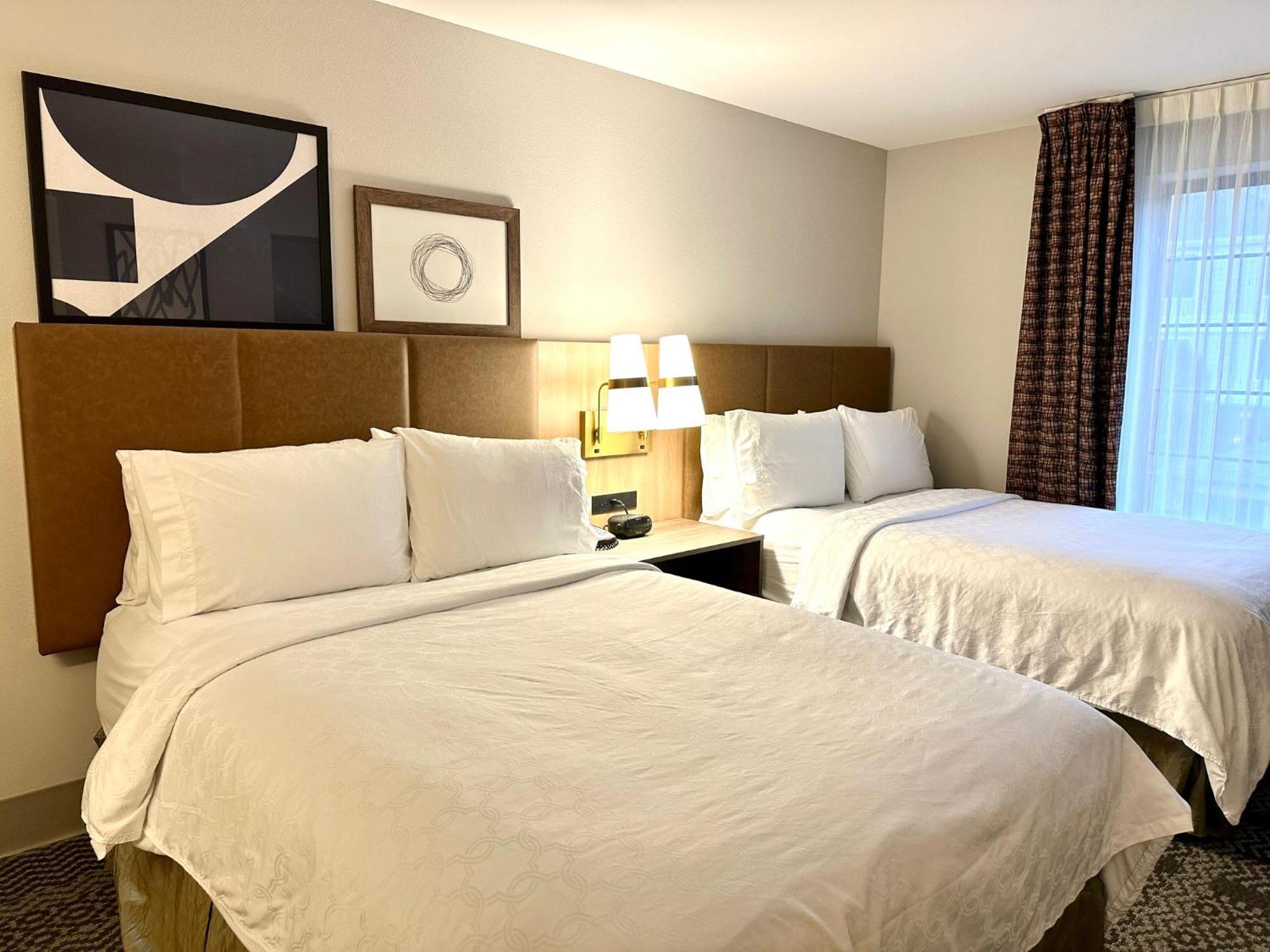 Staybridge Suites Milwaukee West-Oconomowoc By Ihg Zewnętrze zdjęcie
