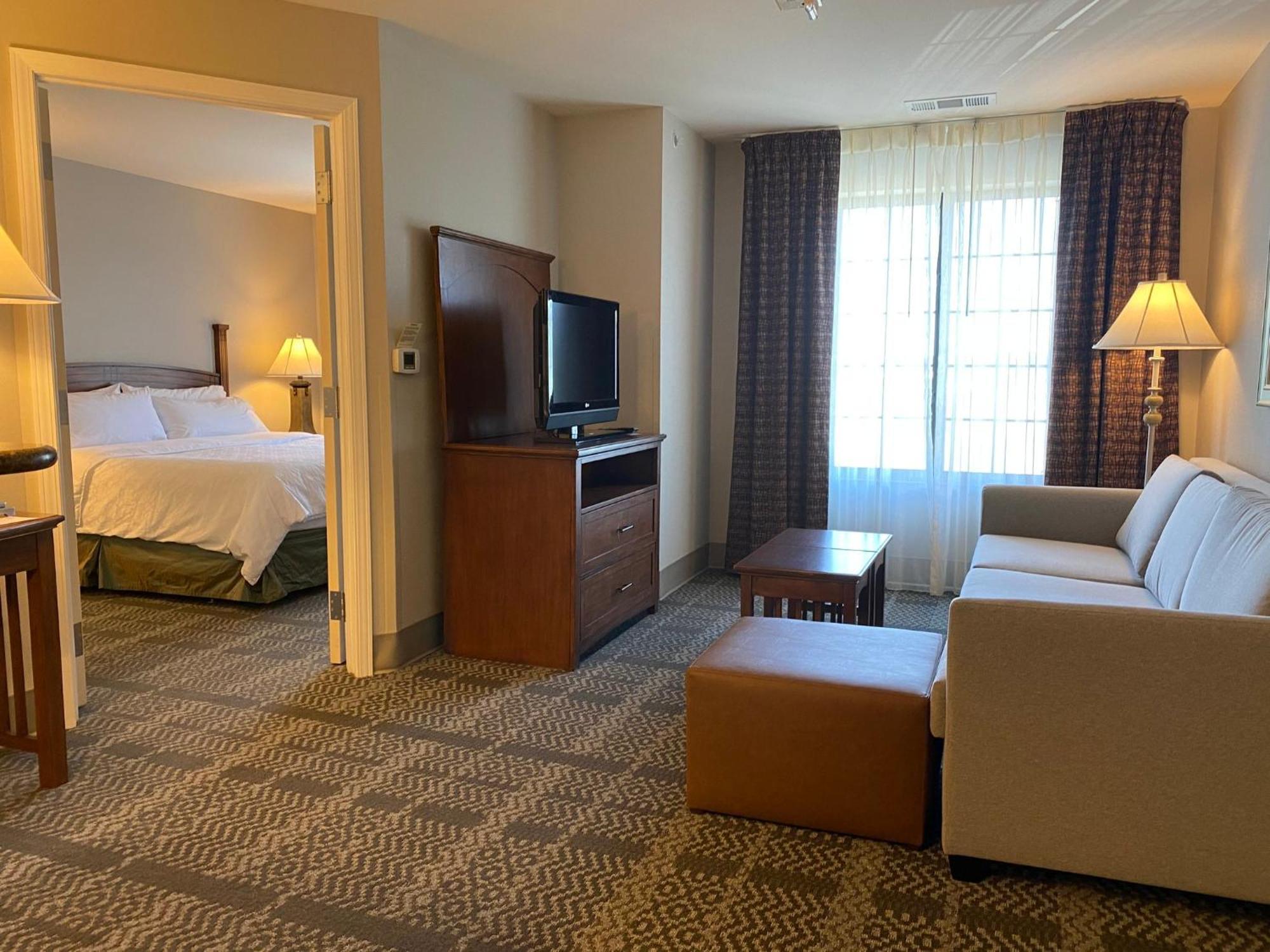 Staybridge Suites Milwaukee West-Oconomowoc By Ihg Zewnętrze zdjęcie