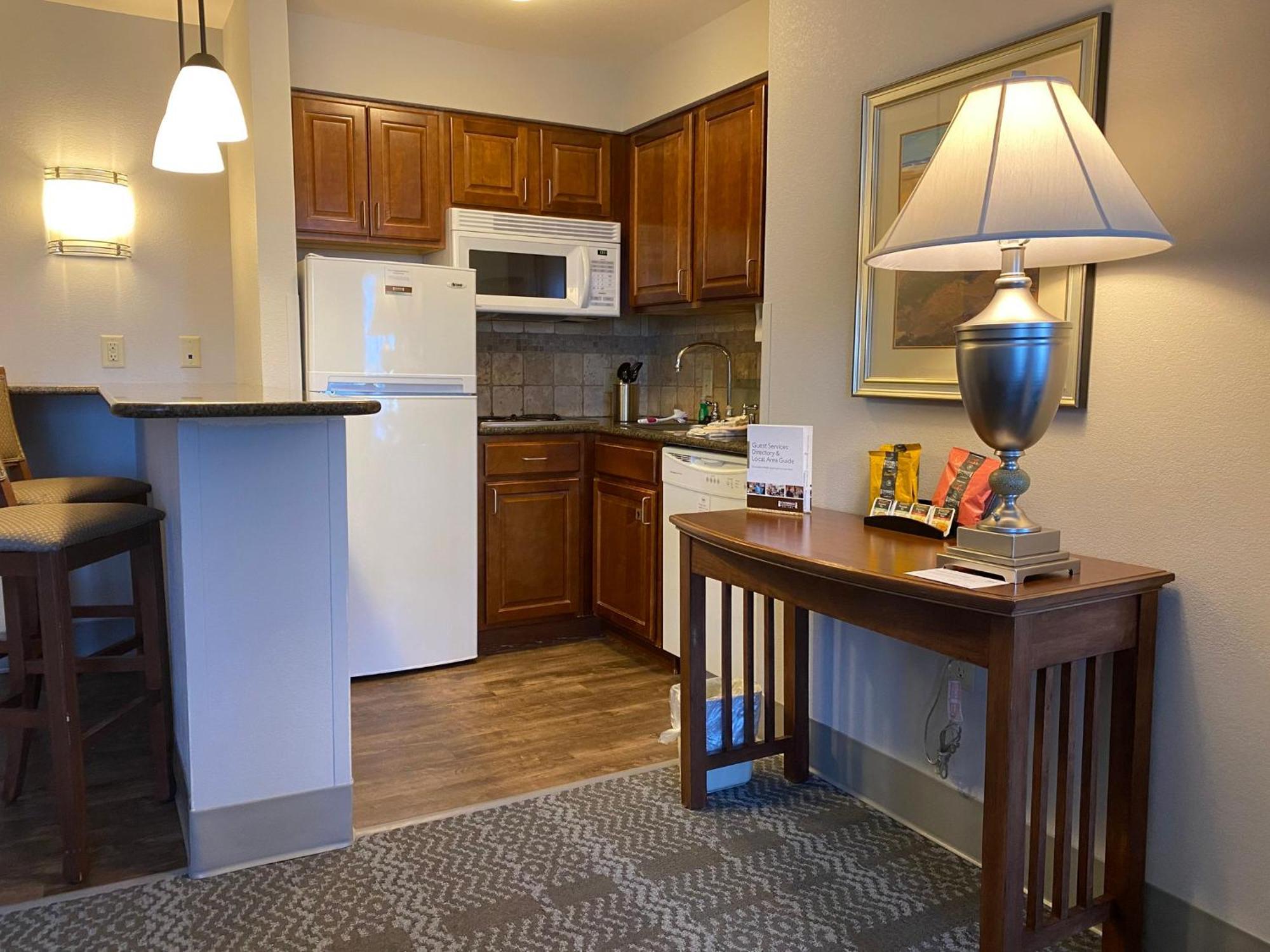 Staybridge Suites Milwaukee West-Oconomowoc By Ihg Zewnętrze zdjęcie