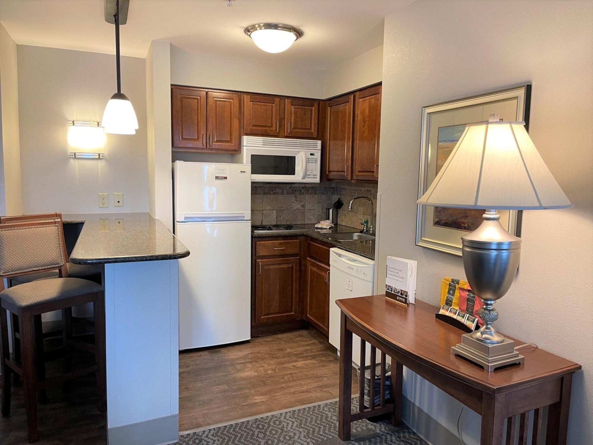 Staybridge Suites Milwaukee West-Oconomowoc By Ihg Zewnętrze zdjęcie