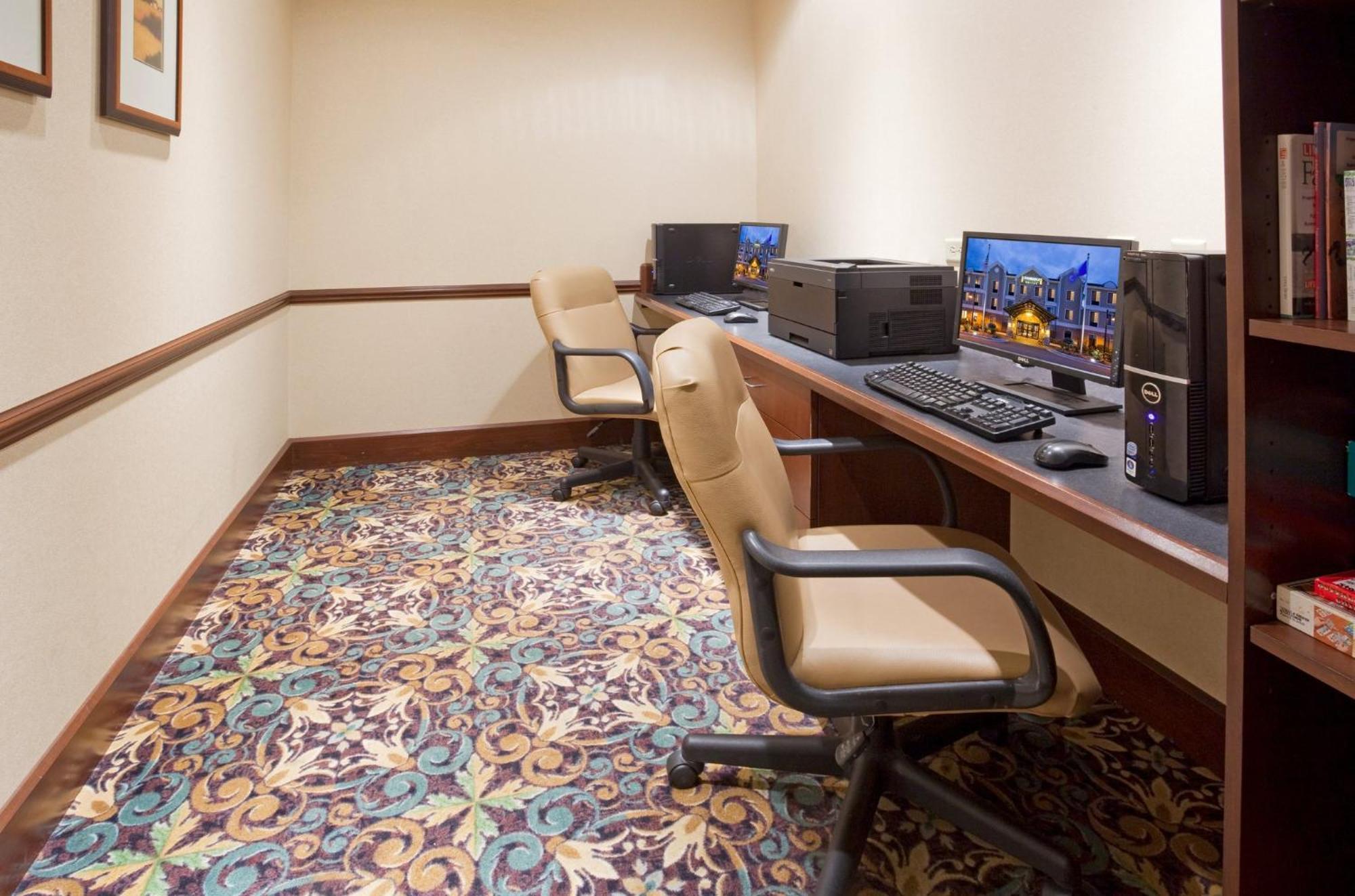 Staybridge Suites Milwaukee West-Oconomowoc By Ihg Zewnętrze zdjęcie